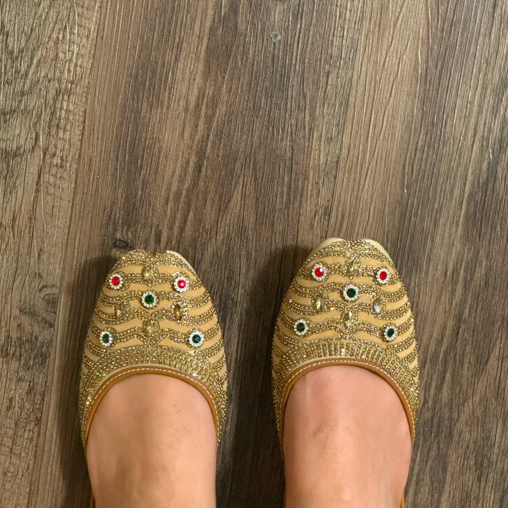 Beautiful embellished pumps/ ballet flats / Indian khussa